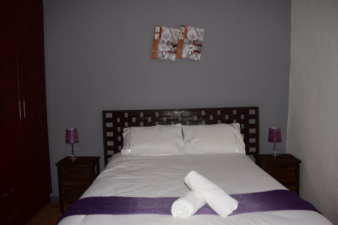 Skyhawk Guesthouse Габороне Экстерьер фото