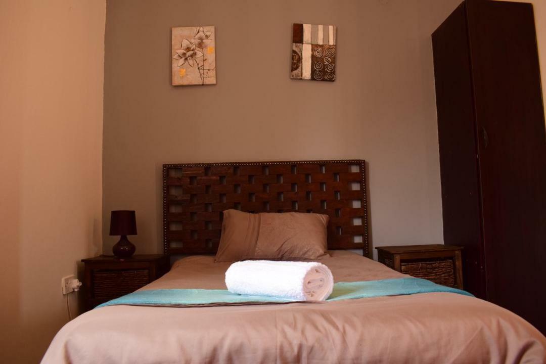Skyhawk Guesthouse Габороне Экстерьер фото