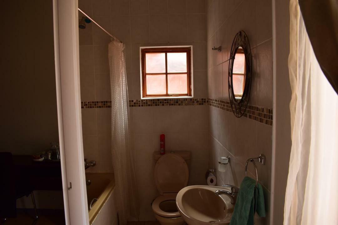 Skyhawk Guesthouse Габороне Экстерьер фото